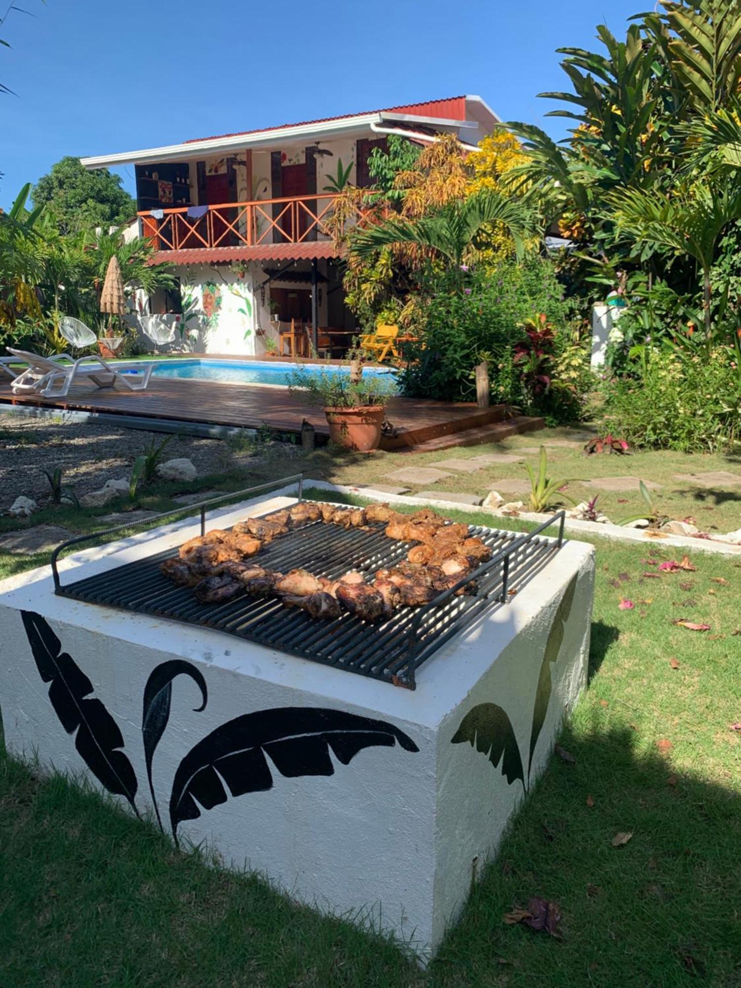 Mecca Hotel Puerto Viejo de Talamanca ภายนอก รูปภาพ